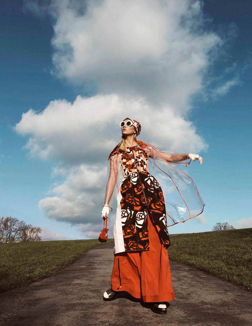 Karlie Kloss covers Vogue Spain June 2018 by Emma Summerton