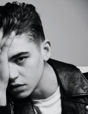 Hero Fiennes-Tiffin, Mark Ronson and Charlie Heaton cover VMan Spring ...