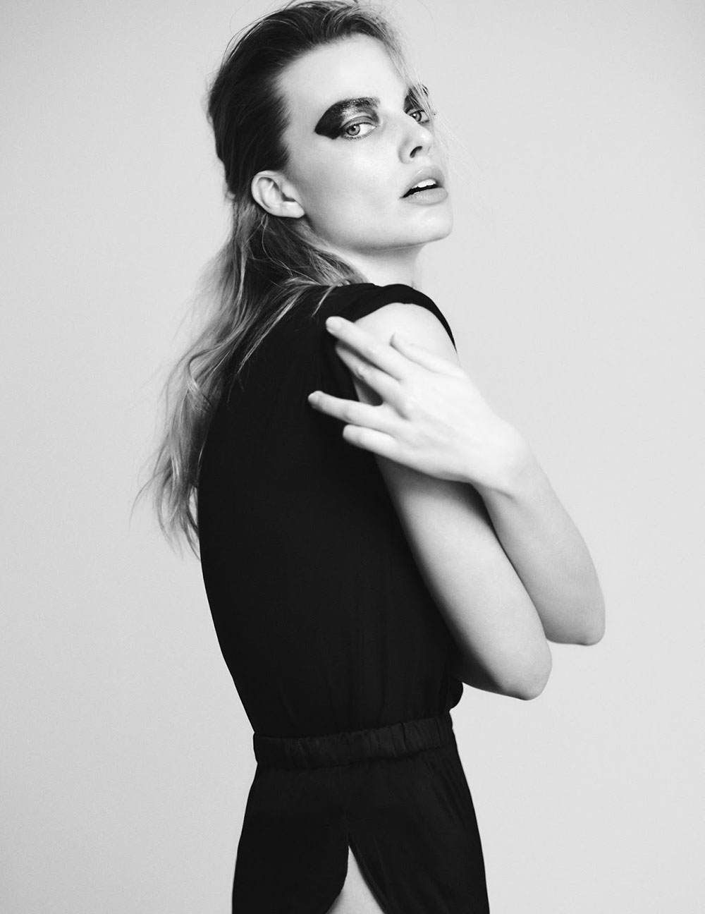 Margot Robbie covers V Magazine Spring 2020 by Chris Colls