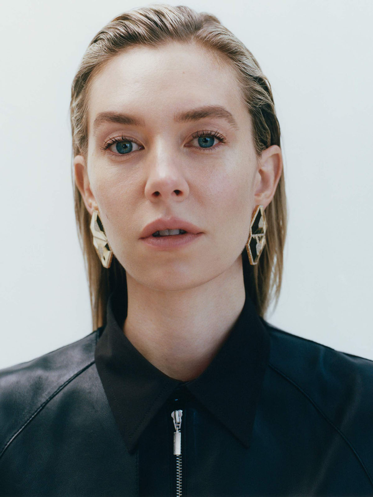 Vanessa Kirby covers Porter Magazine April 5th, 2021 by Toby Coulson