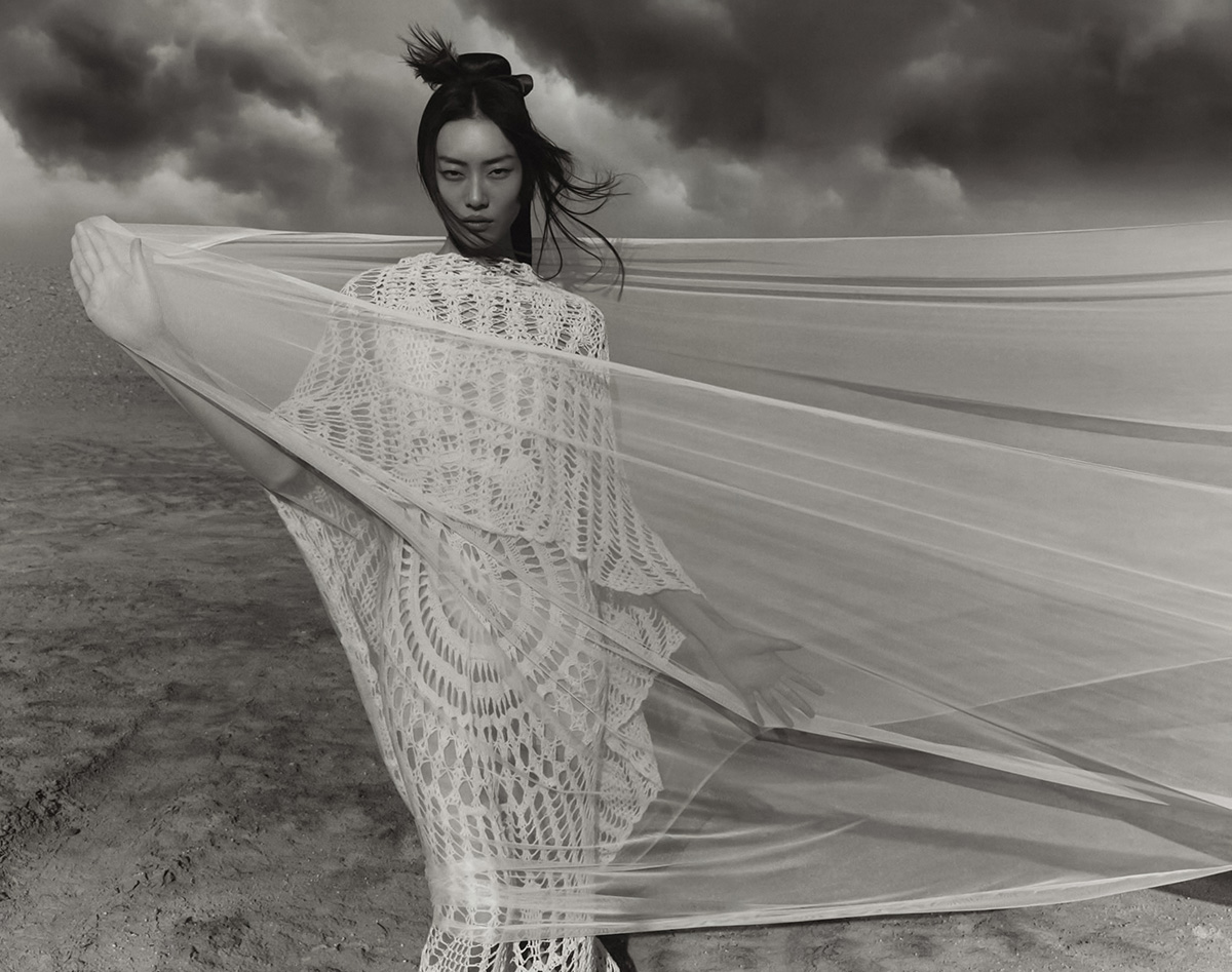 Liu Wen covers Vogue China November 2021 by Leslie Zhang