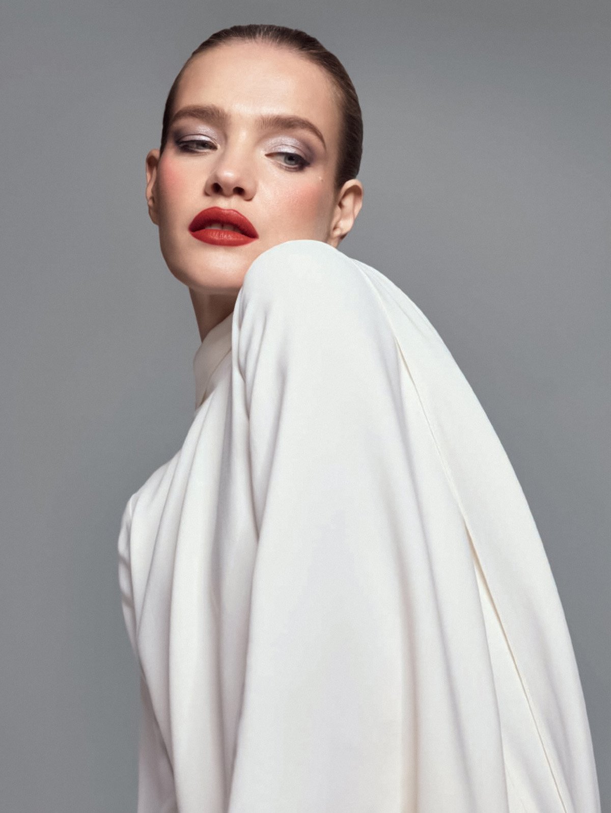 Natalia Vodianova covers Harper’s Bazaar Spain January 2022 by Nicolas Valois