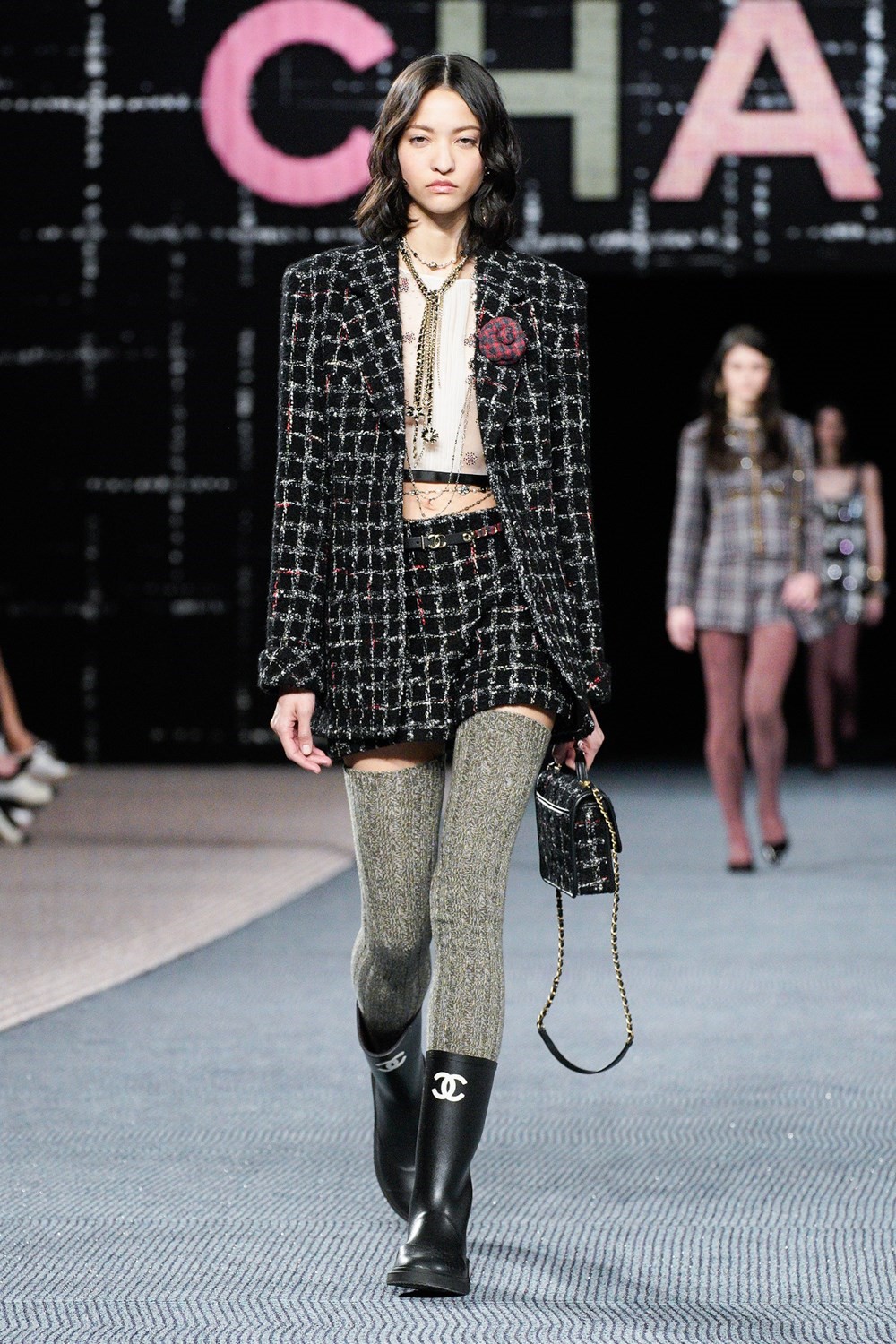 Chanel Fall 2022 Collection at Paris Fashion Week, Photos – Footwear News