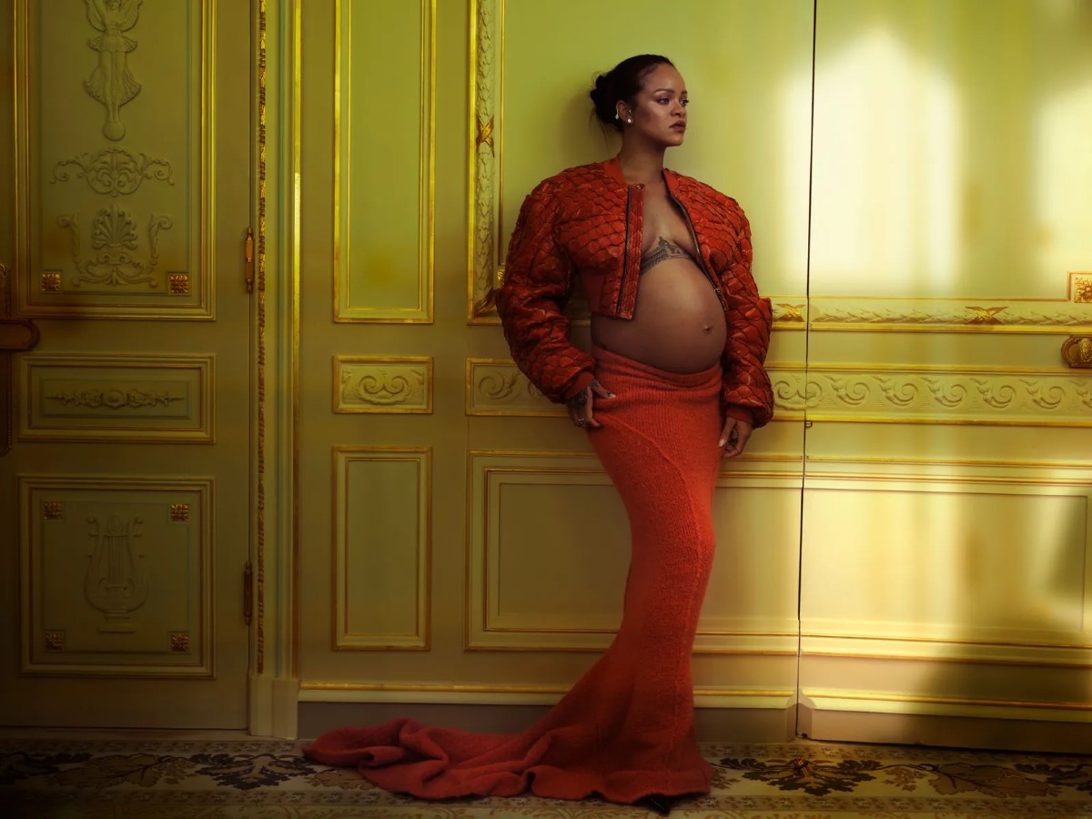 Rihanna covers Vogue US May 2022 by Annie Leibovitz