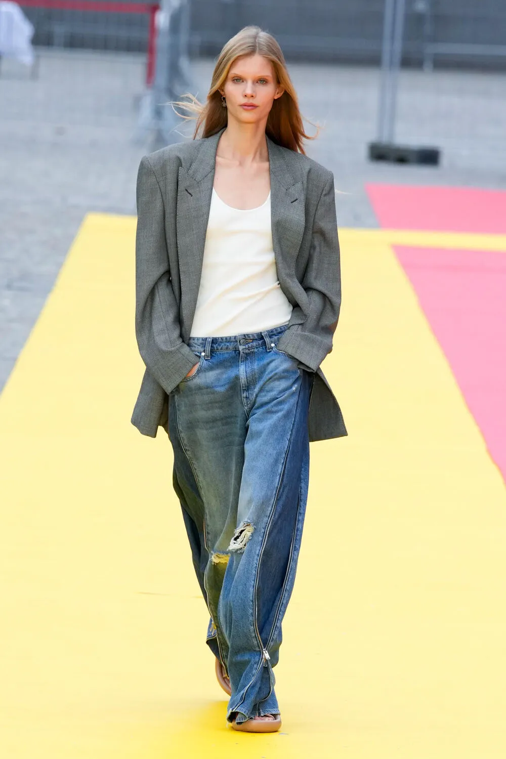 Stella McCartney Spring/Summer 2023 - Paris Fashion Week - fashionotography