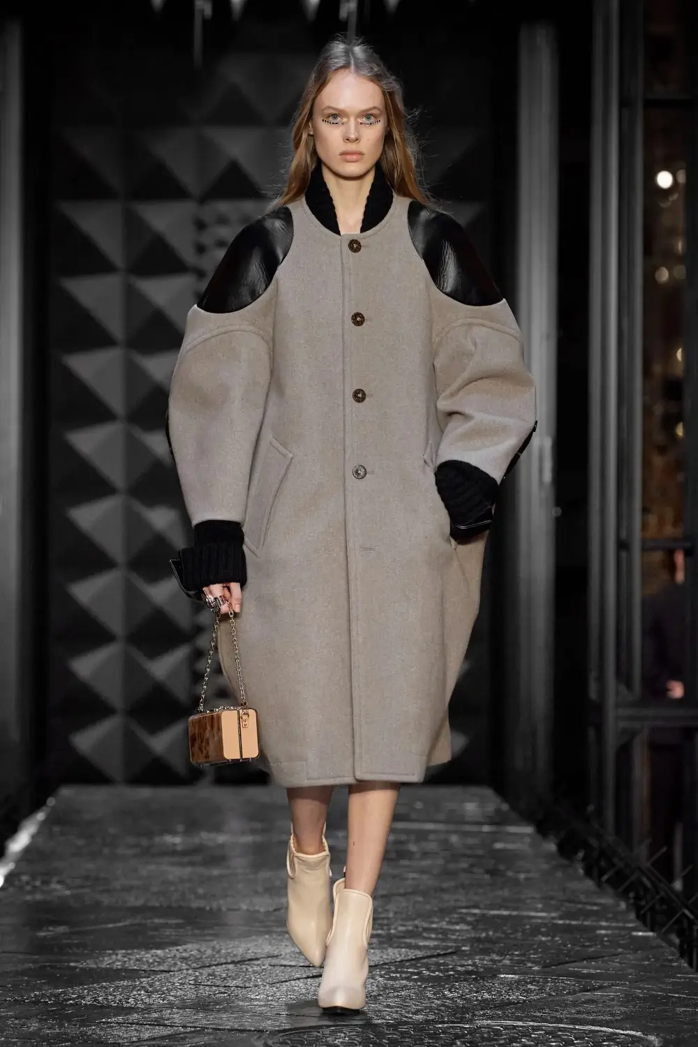 Louis Vuitton Fall-Winter 2023 - Paris Fashion Week
