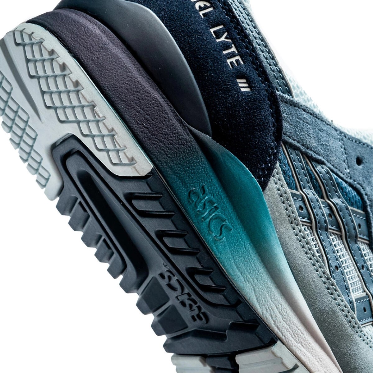 The Asics Gel-Lyte III welcomes "Arctic Sky" and "Simply Taupe" to its Summer collection