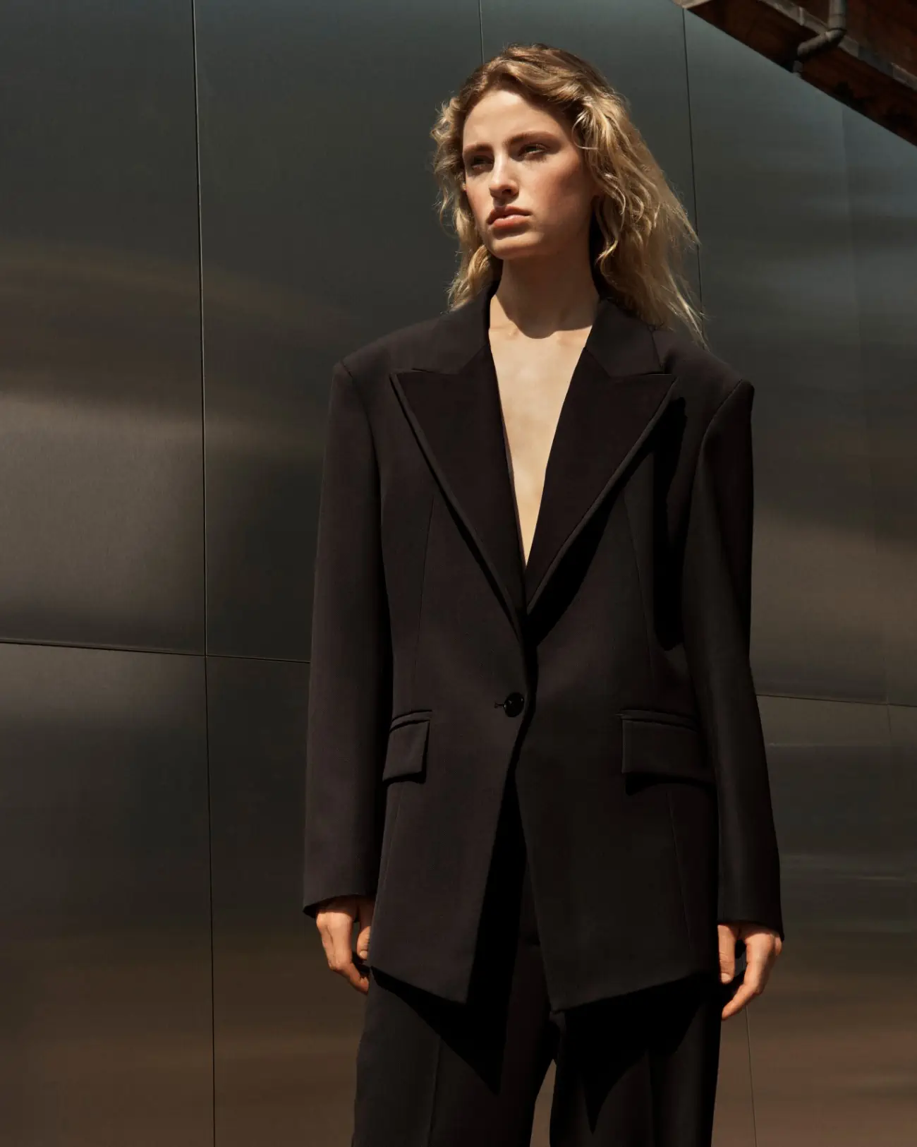 COS Atelier Fall/Winter 2023 blends craftsmanship and quality fabrics ...