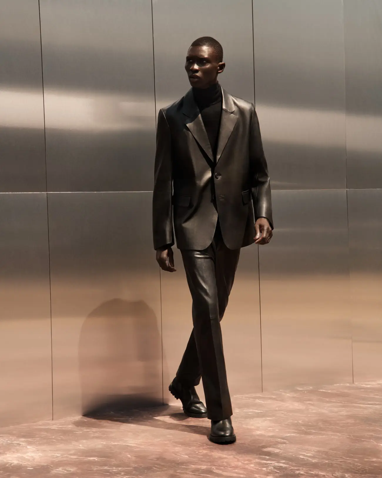 COS Atelier Fall/Winter 2023 blends craftsmanship and quality fabrics