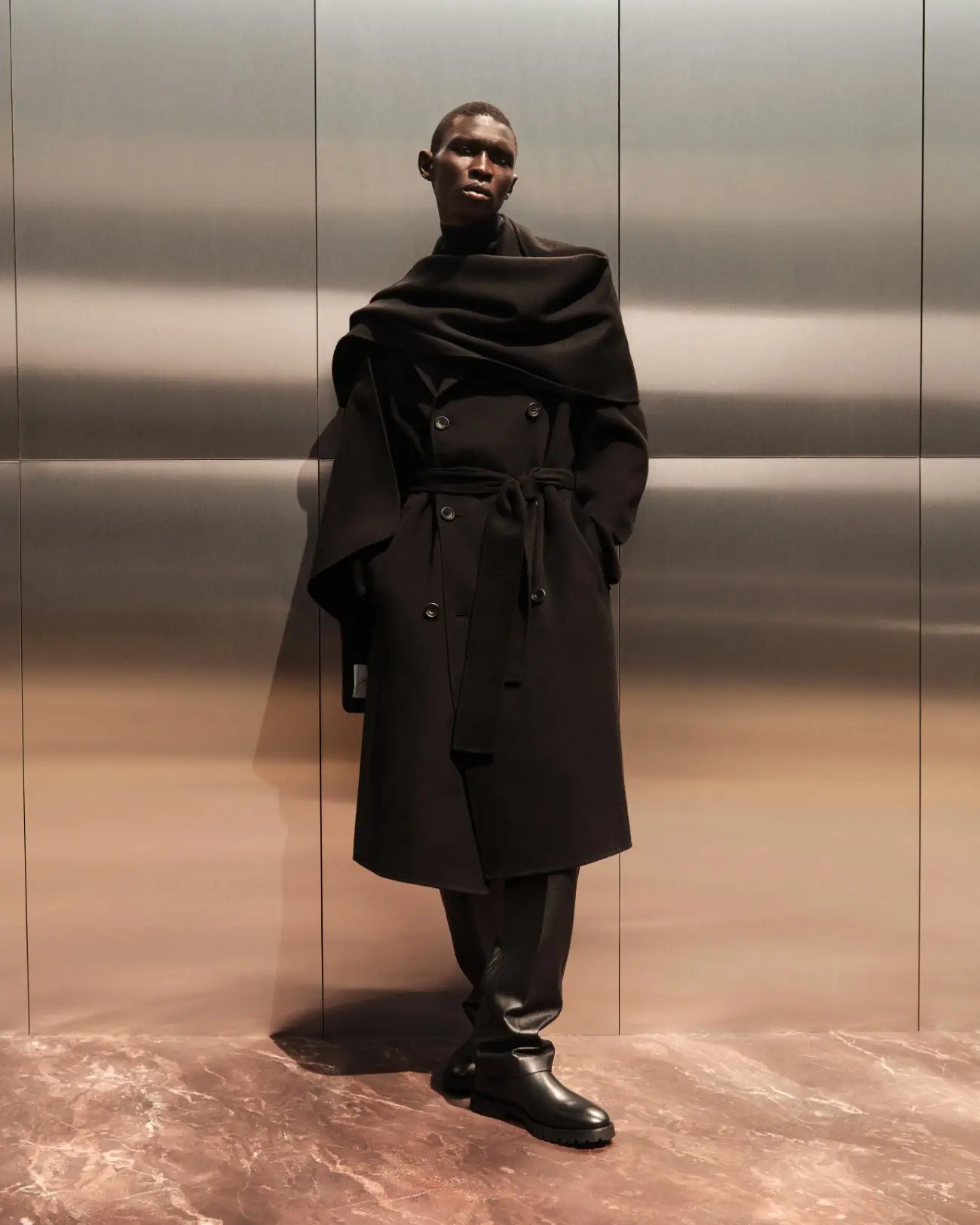 COS Atelier Fall/Winter 2023 blends craftsmanship and quality fabrics