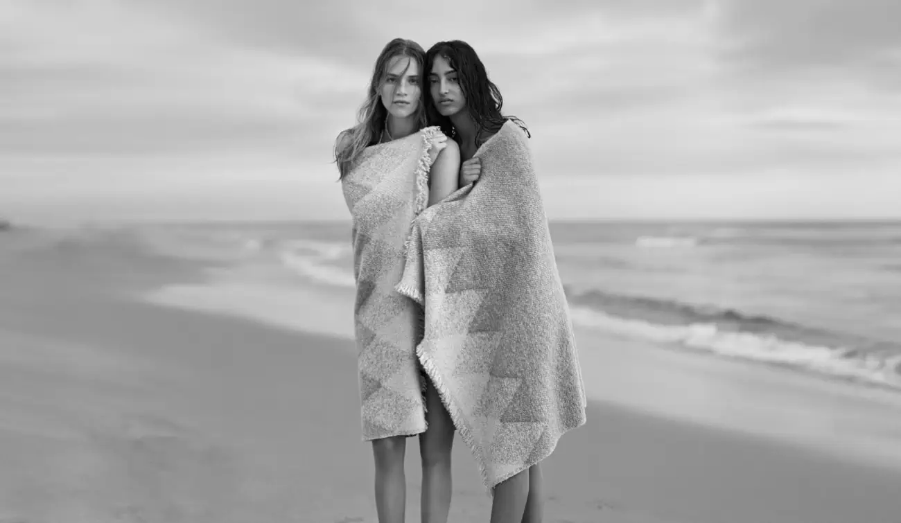 Warmth and elegance in Loro Piana's Fall Winter 2023 campaign featuring the Cocooning Collection