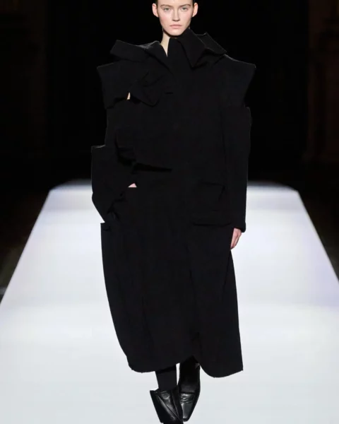 Yohji Yamamoto Fall-Winter 2024 - Paris Fashion Week